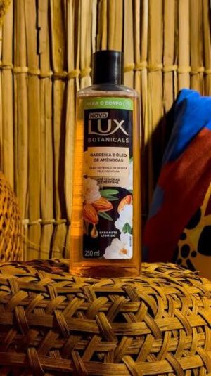 SABONETE LIQUIDO LUX GARDENIA E OLEO DE AMENDOAS 250ML